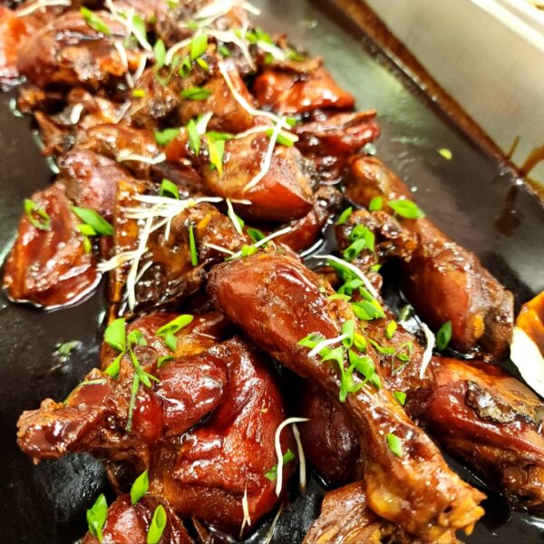 Pollo en salsa negra