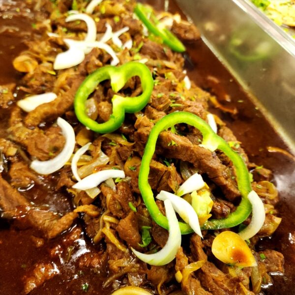 Lomo en salsa de ternera encebollado