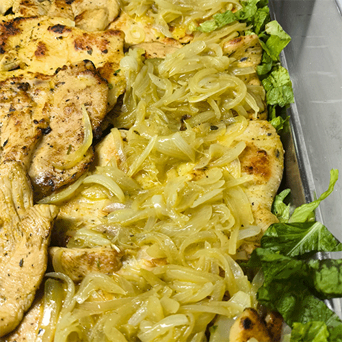 Filet de pollo encebollado
